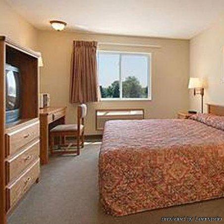 Capri Inn & Suites - Beatrice Room photo